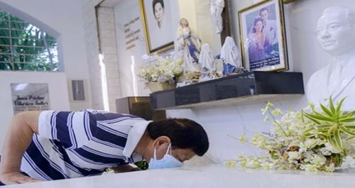 President Rodrigo Roa Duterte at Parents Grave