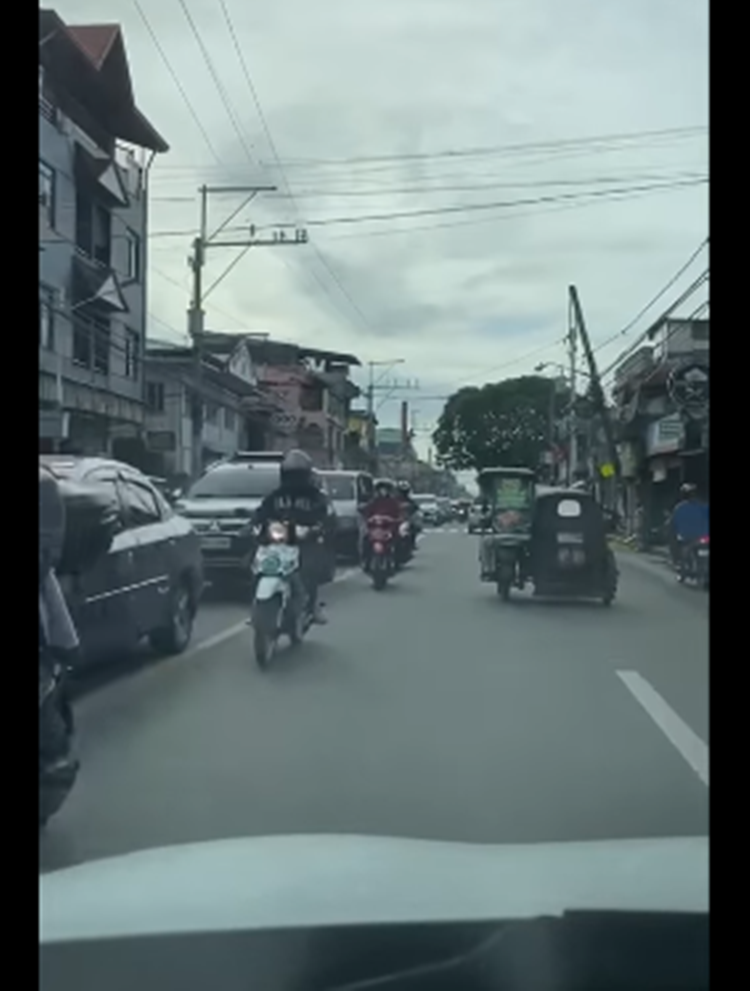 Counter-flowing Motorcycle Riders