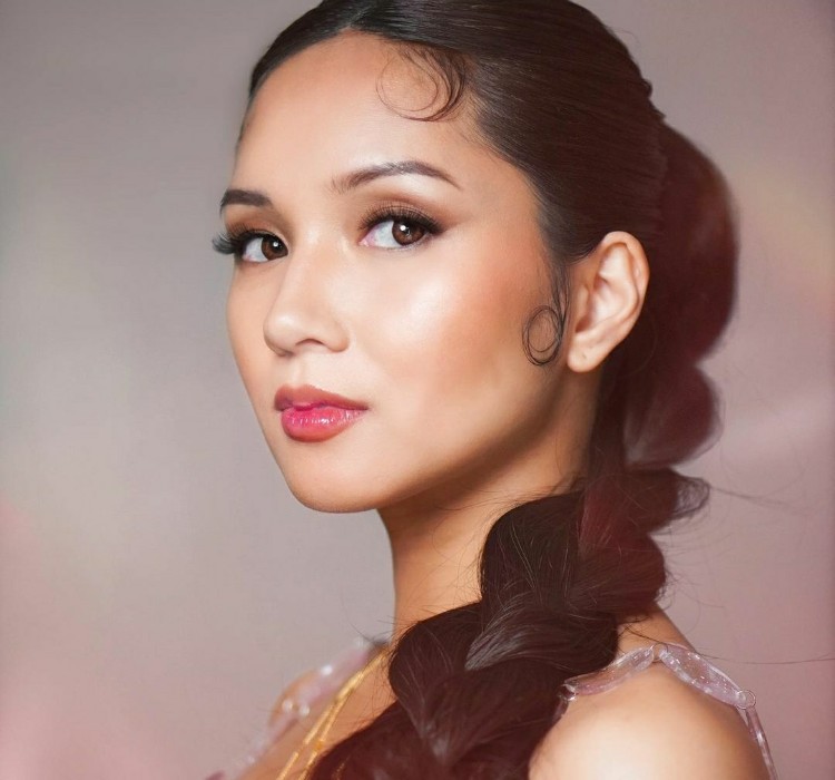 Roxanne Barcelo