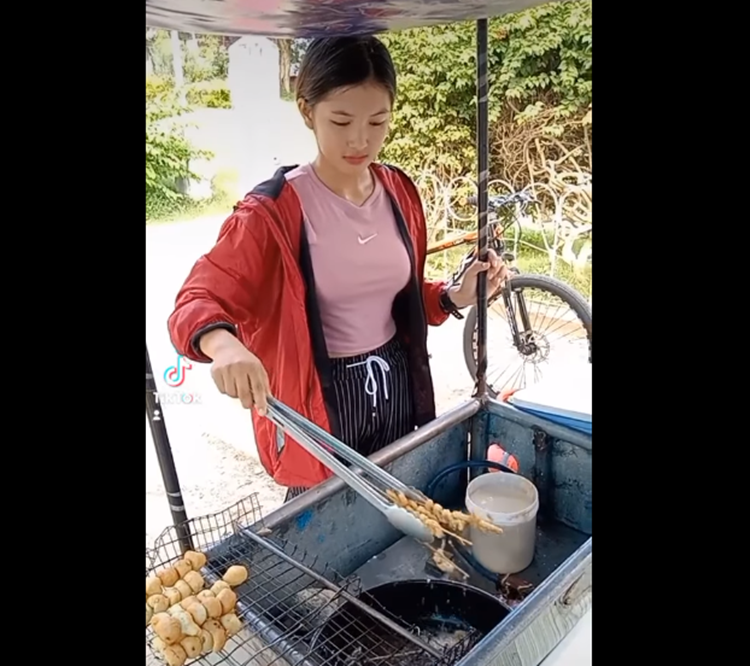 Gorgeous Fishball Vendor Goes Viral Online (Video)