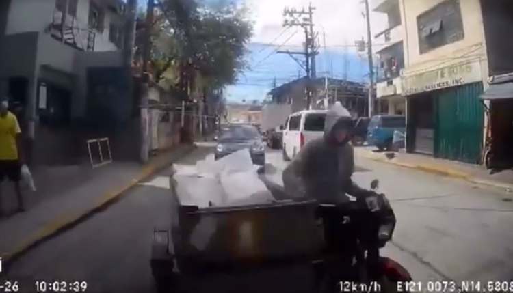 Kamote Sidecar Driver Shows Impressive “biglang Liko” Skill