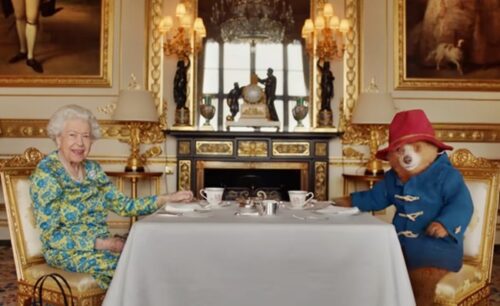 Queen Elizabeth-Paddington Bear Viral Video