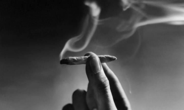 SMOKING-CANNABIS