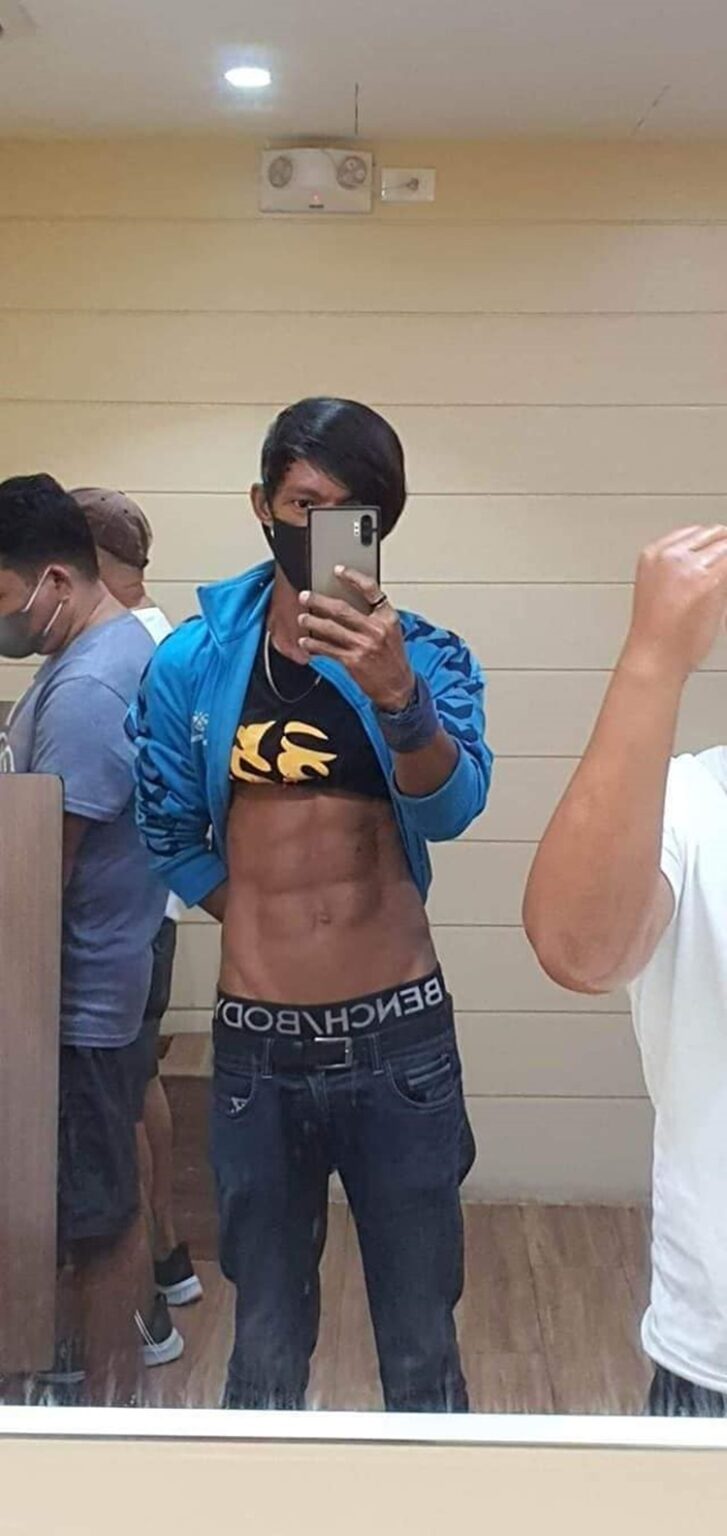 Cebuano Vlogger Flexing His “abs” Everywhere He Goes Elicits Reactions Online 8768