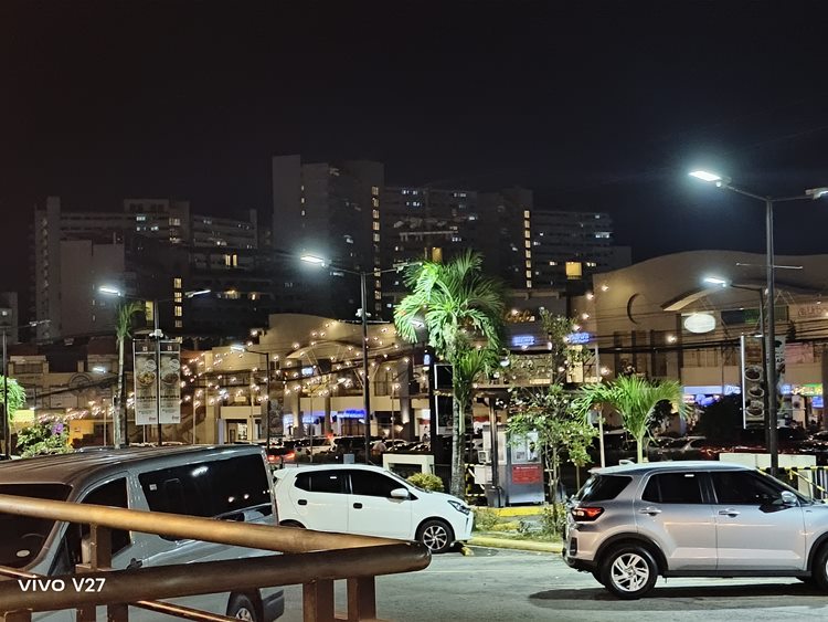 vivo-V27_Night-Scene_01