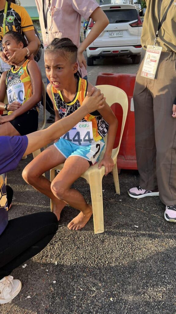 Barefoot Runner Wins Silver Medal in Palarong Pambansa 2024 | PhilNews