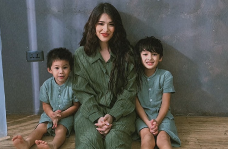 Kylie Padilla & Kids