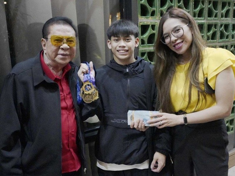 Karl Eldrew Yulo, Chavit Singson