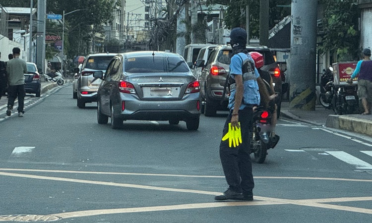 Traffic Enforcer Punches Man Who Allegedly Attacked Woman & Another ...