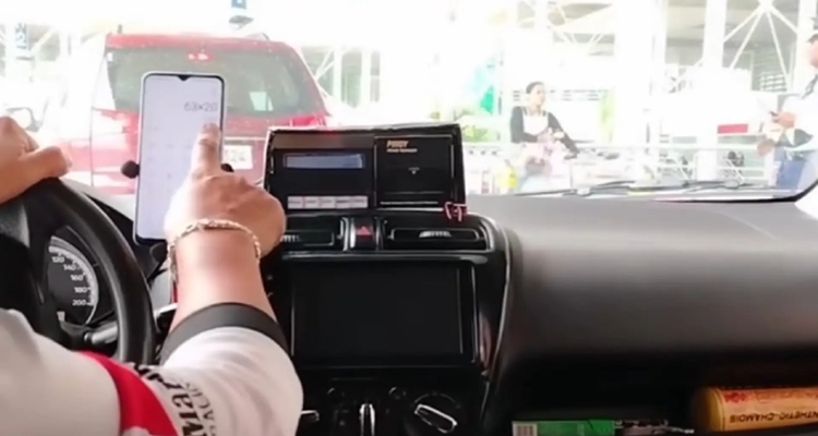 Viral Taxi Driver In NAIA