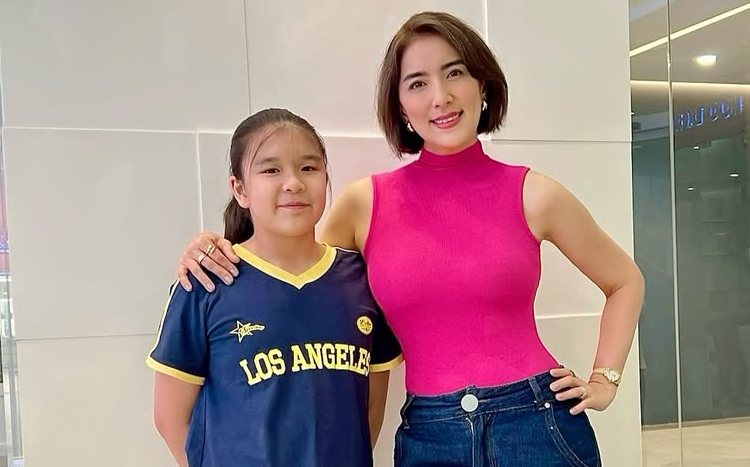 Ara Mina, Mandy