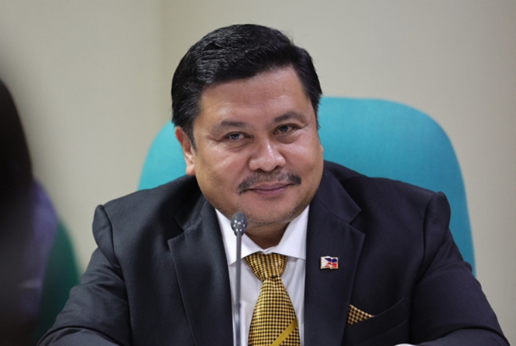 Jinggoy Estrada Accused Of Being "BAKLA AT SINUNGALING” By Former Actor  Robby Tarroza | PhilNews