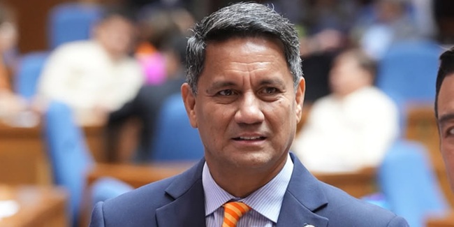 Richard Gomez 4
