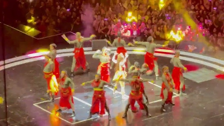 Sexbomb dancers