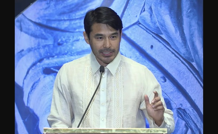 Atom Araullo