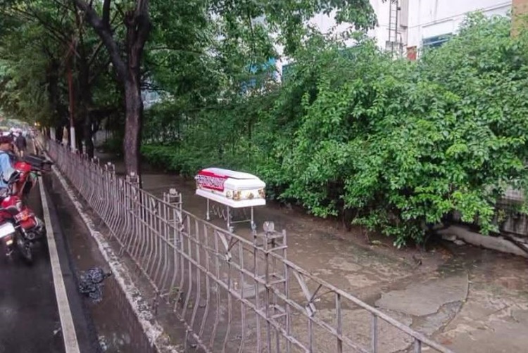 Mystery Coffins Marked “Greedy” & “Salot” Found in Several Areas Across ...
